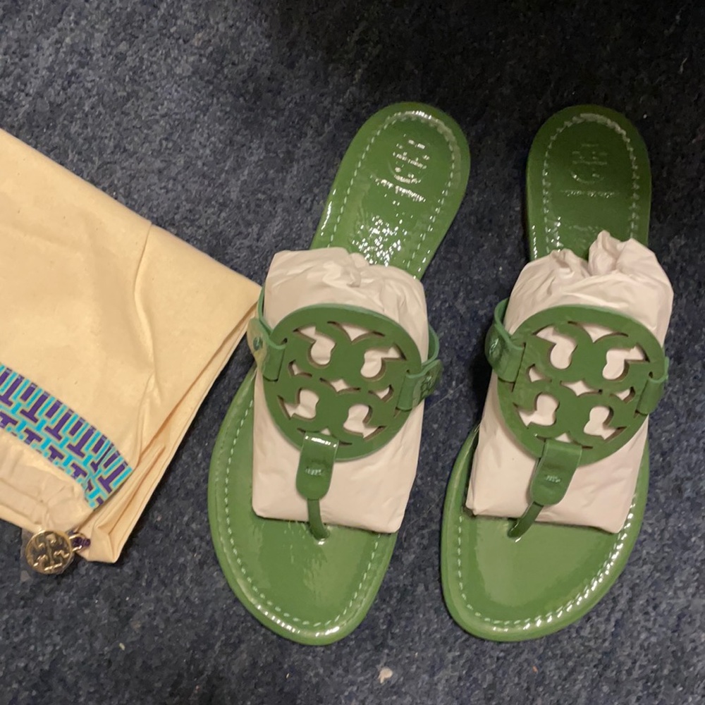 Never worn NWT Kelly Green Tory Burch Sandals